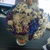 ** updated ** Dress and Brooch Bouquet pics