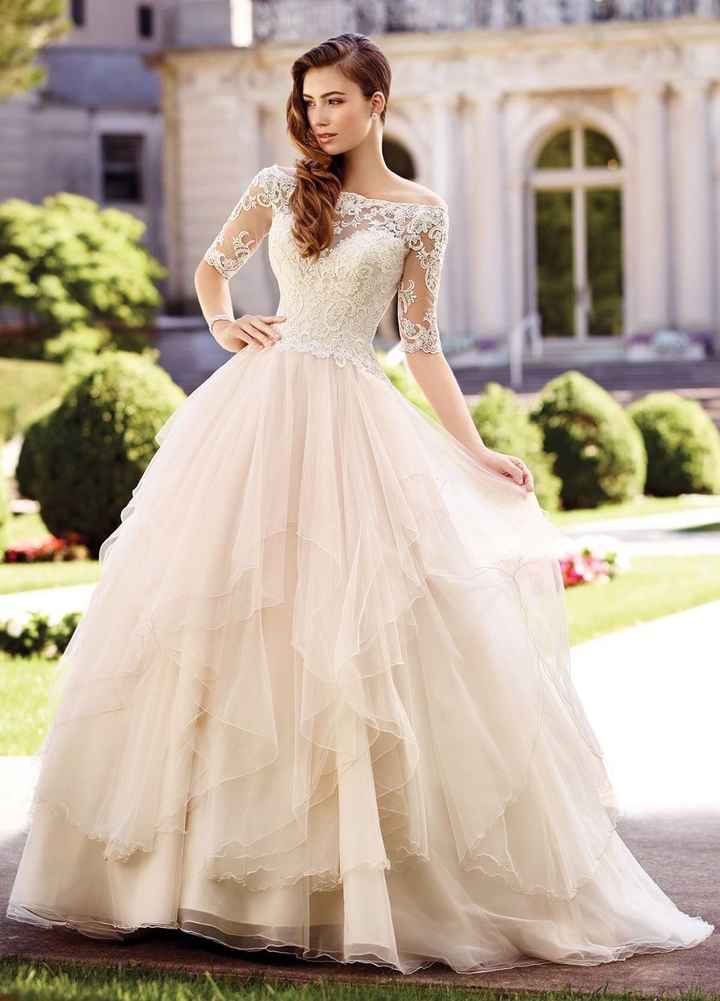 My daughter ordered hers in ivory