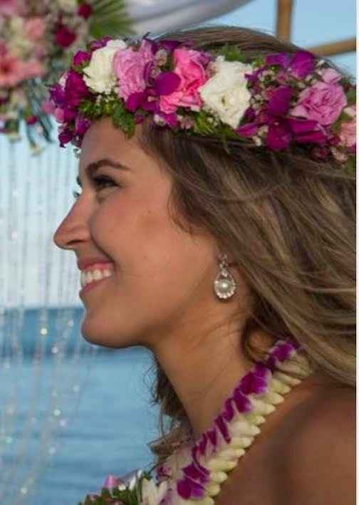 Hair down Hawaiian wedding