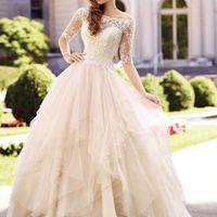 My daughter ordered hers in ivory