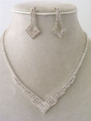 what jewelry would look good.