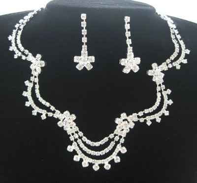 what jewelry would look good.