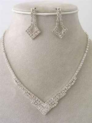 what jewelry would look good.