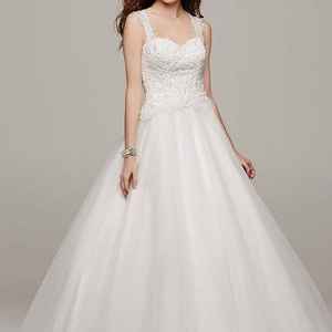 Any Over 40 Brides Going for a Ball Gown? 7