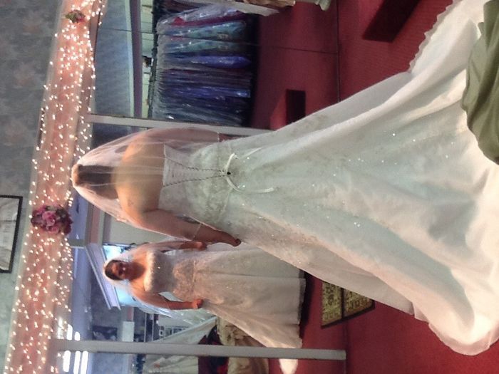 What jewelry should I wear with my dress?