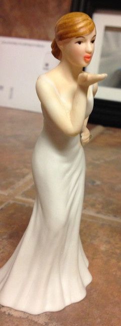WHAT IS YOUR CAKE TOPPER?