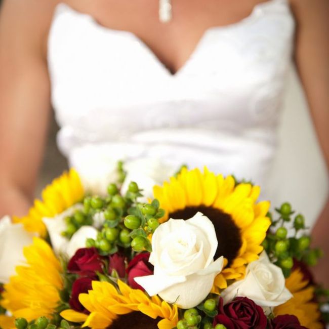 Wedding Color Mania - What colors look best with sunflowers? 8
