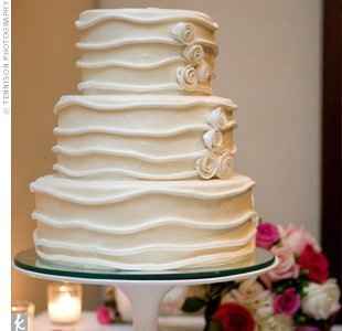 Did anyone have a small wedding cake?