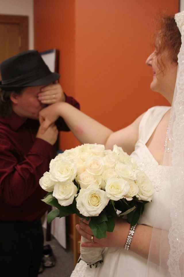 The Debate Between First Look and The Aisle!!!