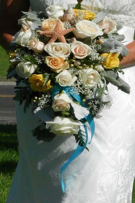 Let's see your flowers/bouquets/bouquet alternatives!