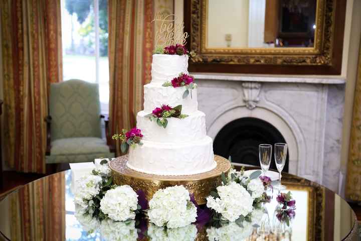 What to do with the bridemaids' bouquets at the reception