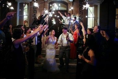 Fun (PROPERLY HOSTED) Weddings!