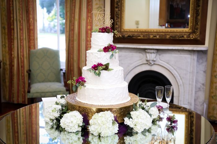 What to do with the bridemaids' bouquets at the reception