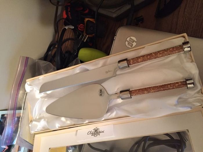 Show me your cake cutting set!