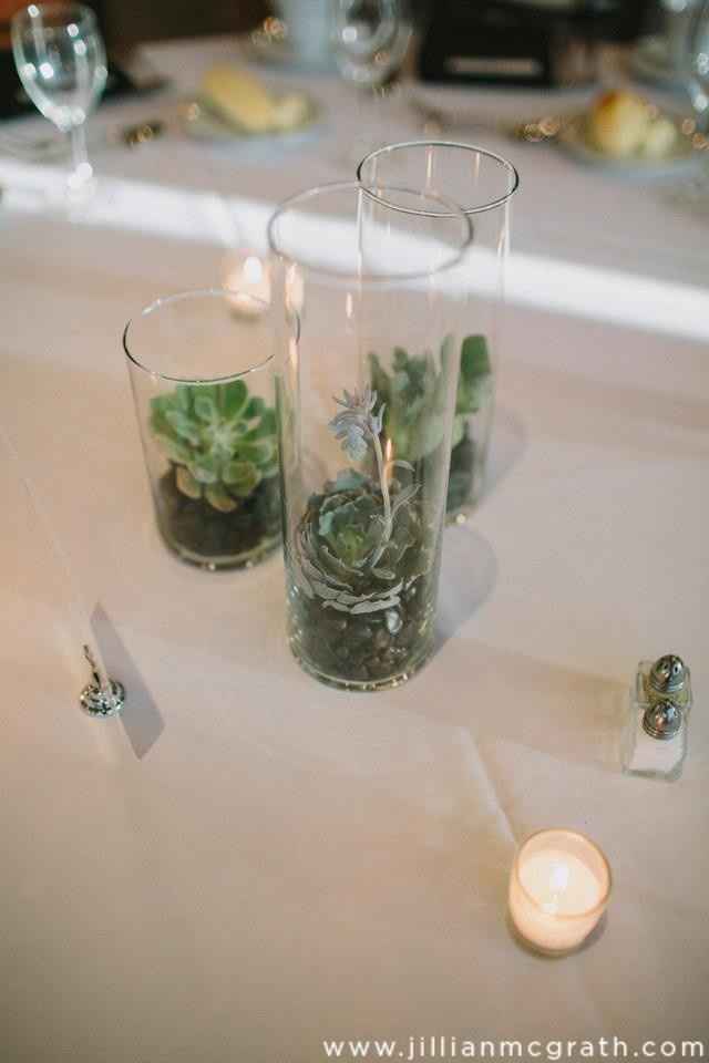 Succulents as main flowers..