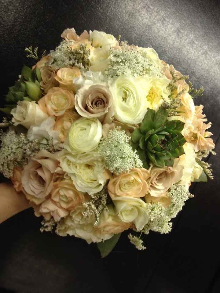 Succulents as main flowers..