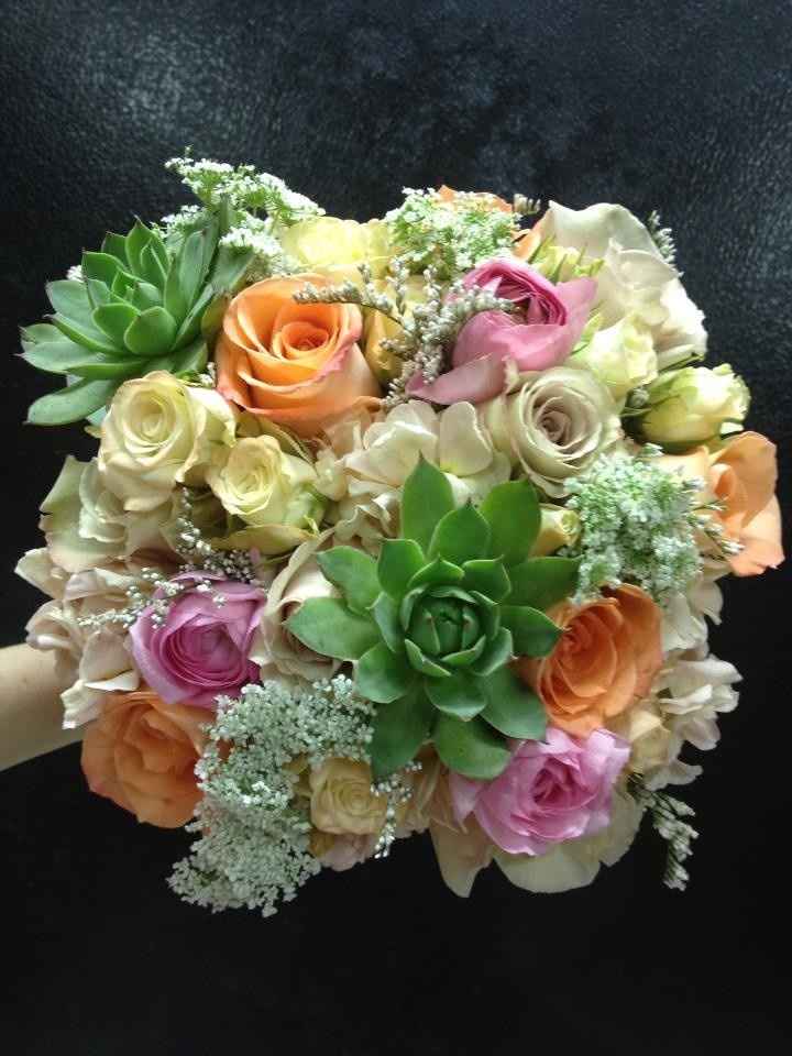 Succulents as main flowers..