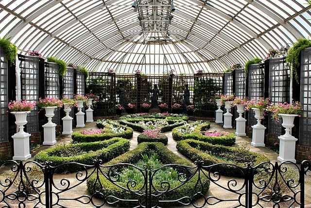 Where are you getting married? Church, garden...