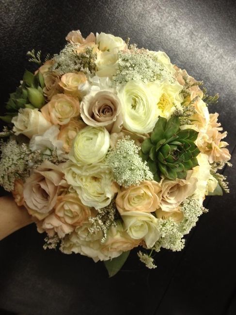 Succulents as main flowers..