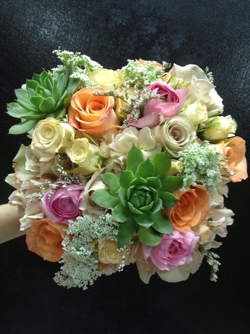 Succulents as main flowers..