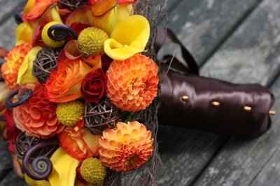 Wedding colours: Ivory   Navy blue   yellow OR Ivory   Navy blue   Orange?! Help please!