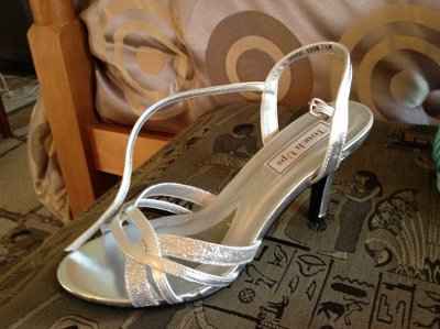 i wanna see your shoes!!