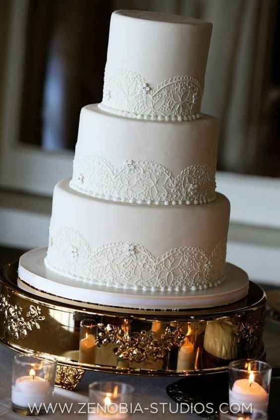 Wedding cake without flowers or ribbons - show me yours!