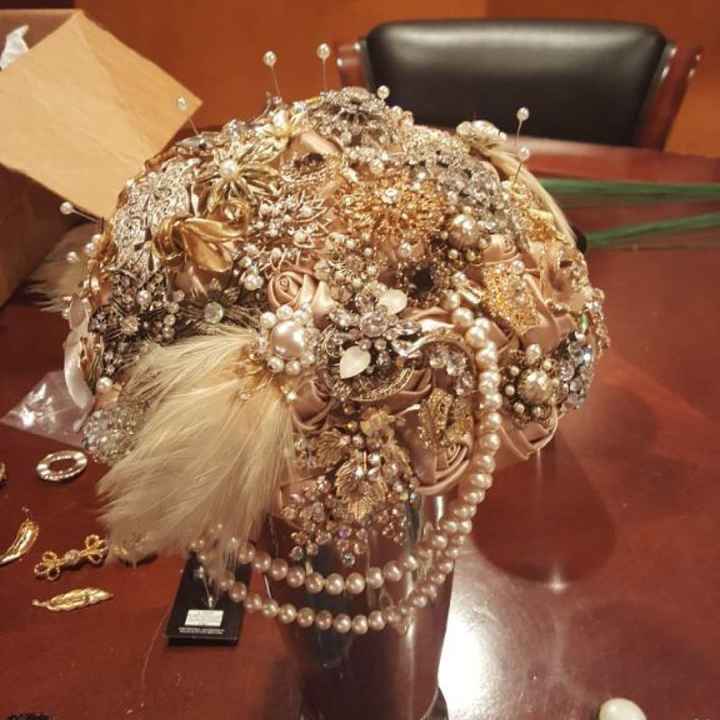 Brooch bouquet