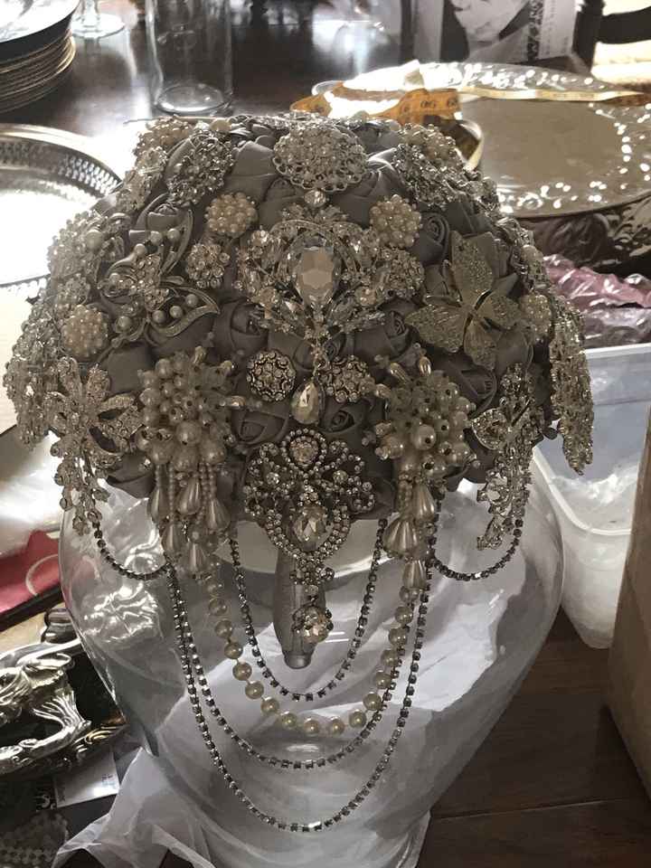 Brooch bouquet