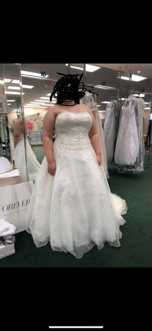 Need help picking a dress😭😭 2