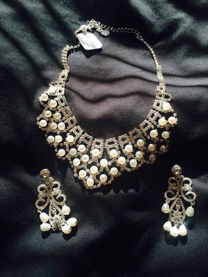 Show me your statement earrings