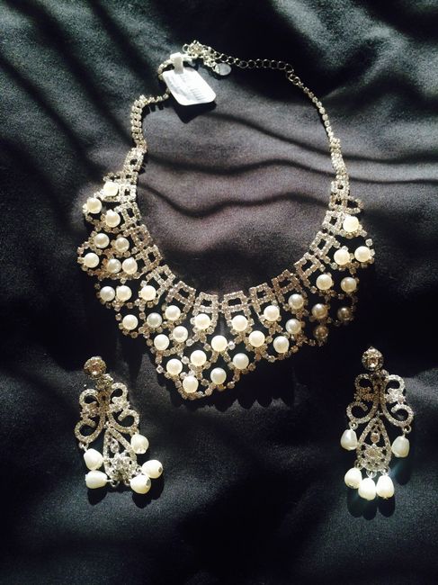 Show me your statement earrings