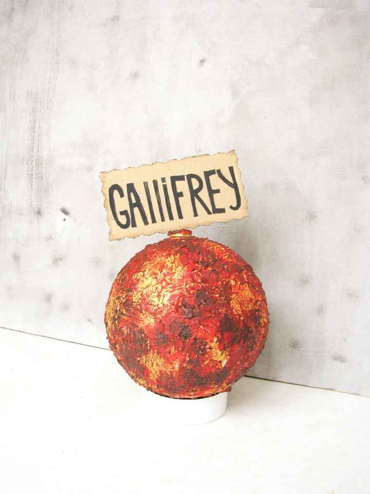 no flower centerpieces