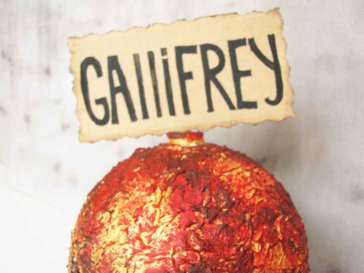 It's been decided...Theme change! Allons-y!