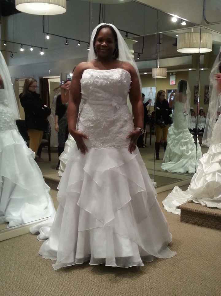 Plus size or full figured brides, let's see those gowns!