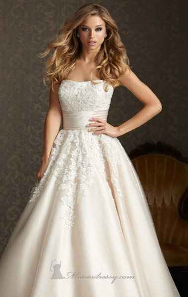 Vintage Inspired Wedding Dresses!