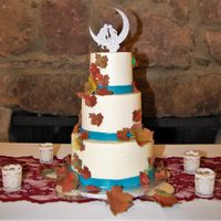 Do couples still use figurine cake toppers? - 1