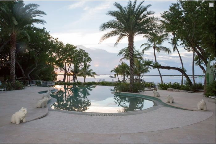 Pool area where cocktail hour will take place