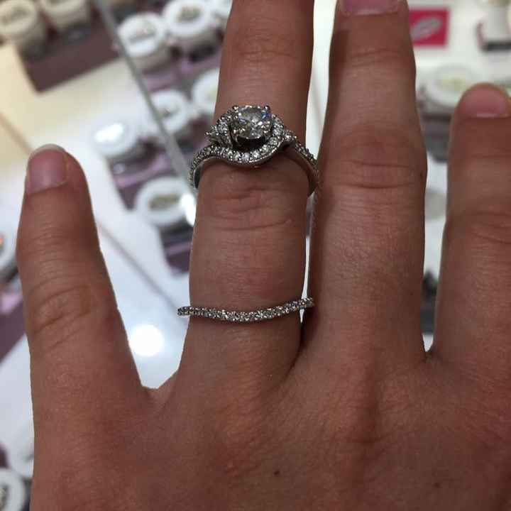 Halo e-ring wedding bands