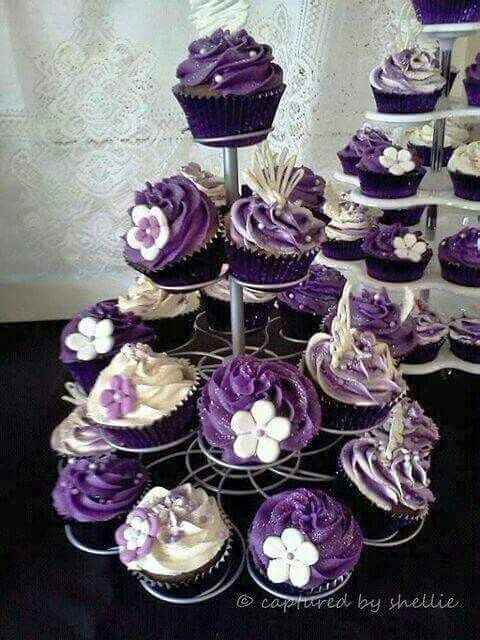 Cupcakes Purple & Gray Display