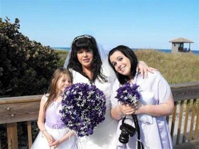 post your wedding  dress pic thanks.