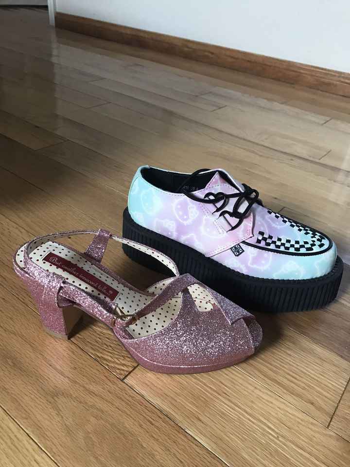 Wedding shoes-CONVERSE :)