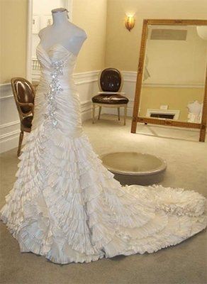 If you had an unlimited budget, What is your dream wedding dress ?