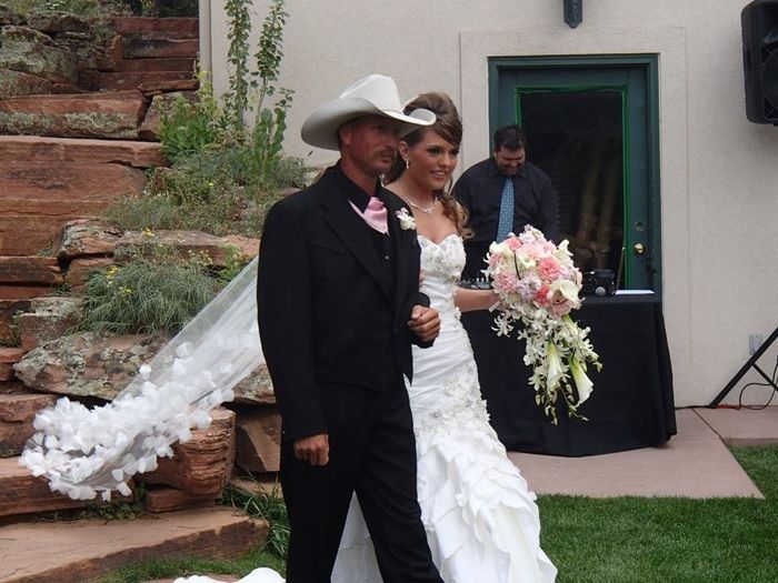 feels good to be a MRS!!!!! ** link to photobooth pics **