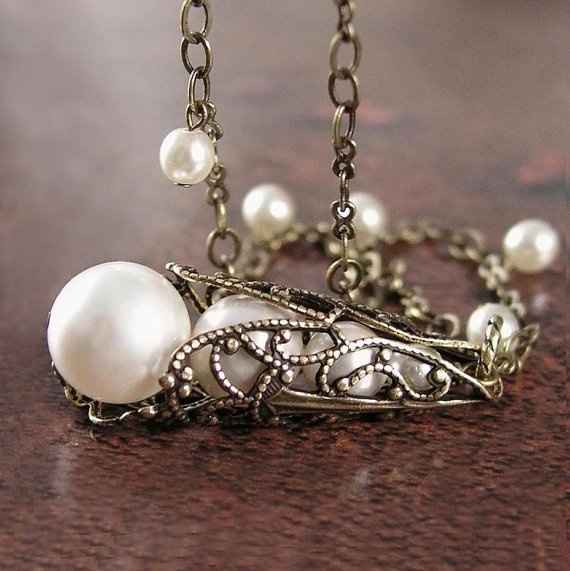 Ok so I know this is my 3rd post tonite, but bare with me cuz I'm showing off my WEDDING DRESS!! *PI