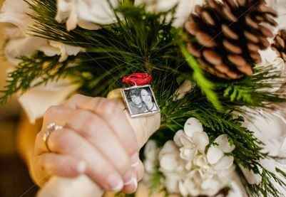 Tribute at wedding to deceased dad?