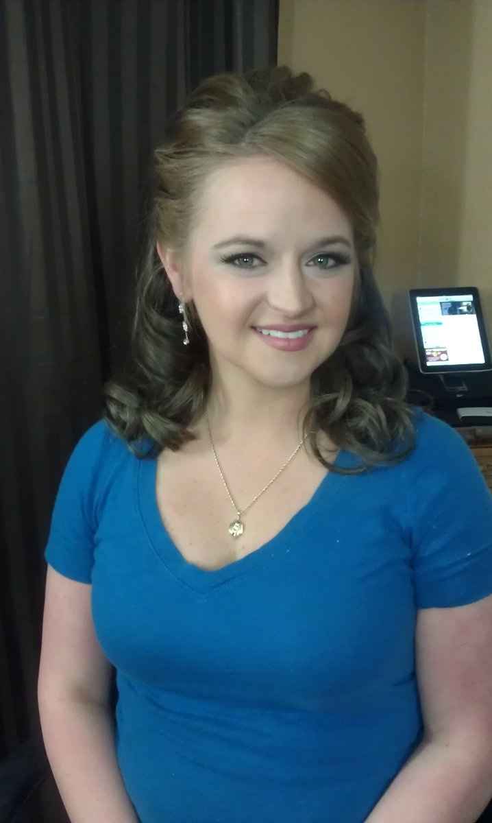 So lets talk about makeup.Wedding day makeup look.