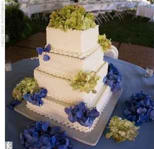 How will your wedding cake look like???? Do you have pictures????