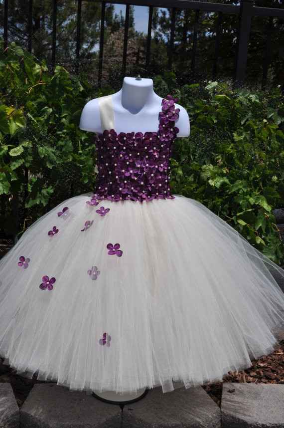 Which FG dress do you like better?