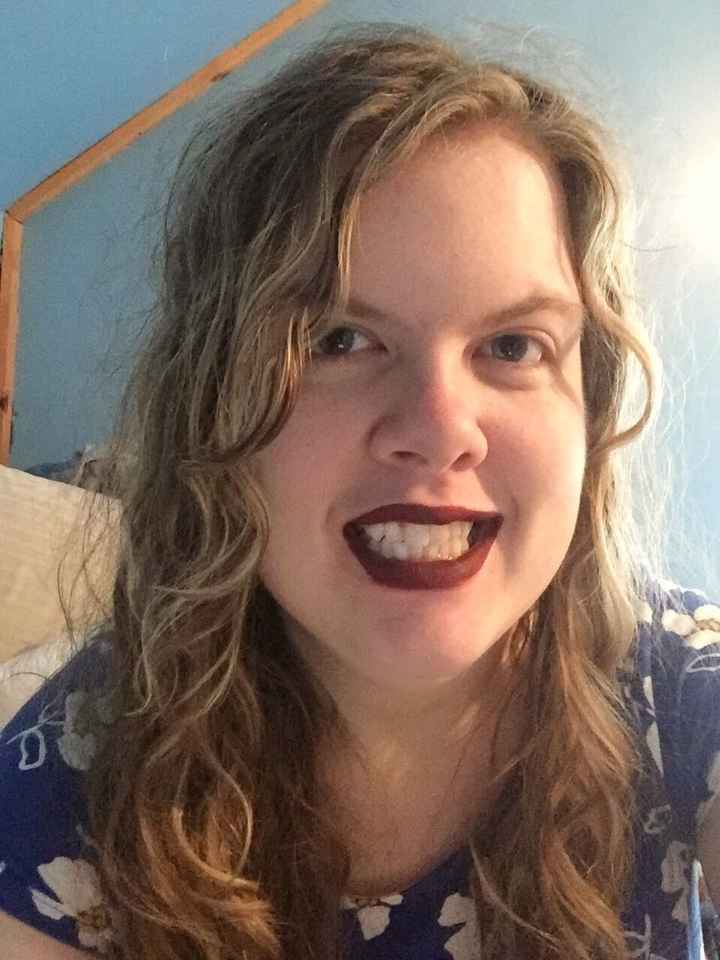 Show me your red lips!